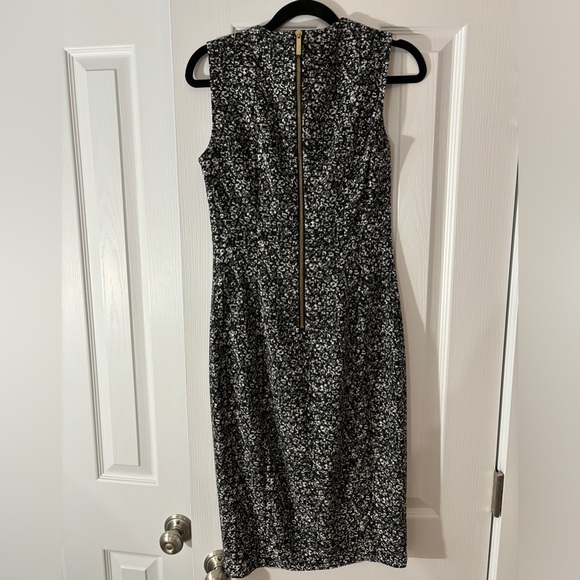 EUC Calvin Klein Abstract Animal / Floral Print Sheath Dress size 2 - Picture 5 of 8